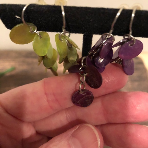 💕 2/$12 Shell Earrings in Green and Purple - Picture 4 of 4